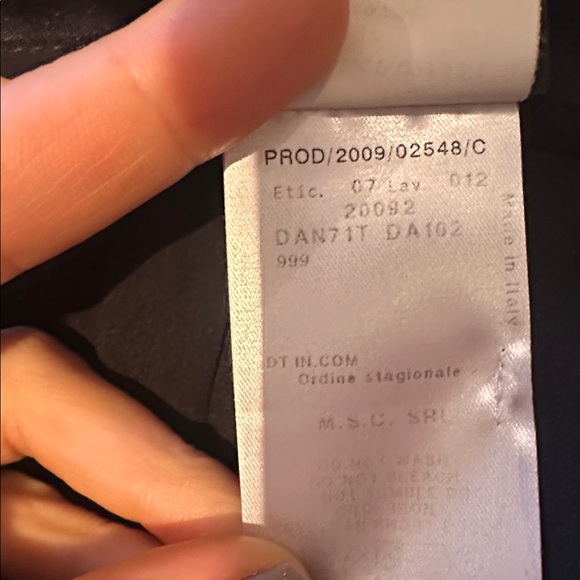 Giorgio Armani black silk flowing skirt. Size 6 - Picture 5 of 8